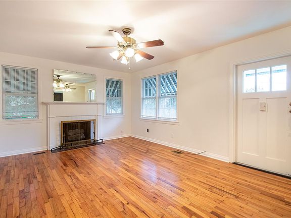 3rd image of 710 Glenview Dr