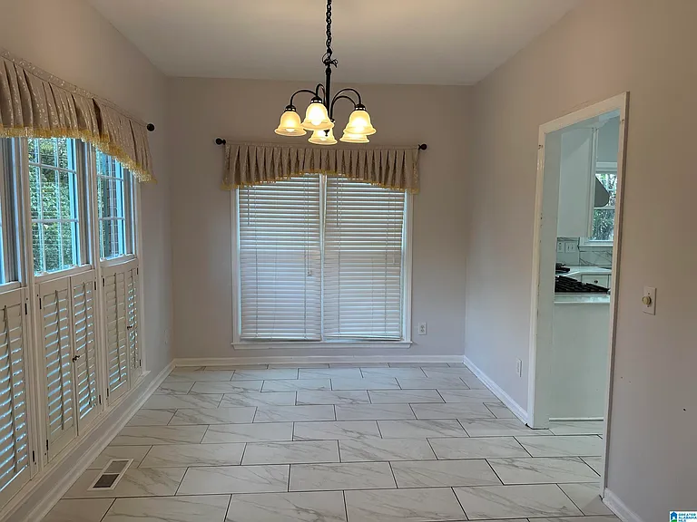 1715 Columbiana Ln — Photo 6