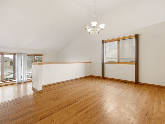 5th image of 5131 W 190th St