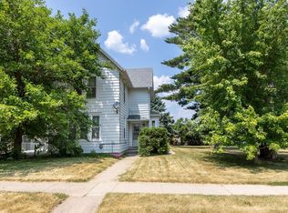 305 2nd Ave NW, Farley, IA 52046