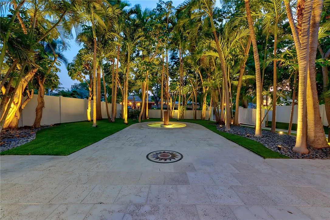 4 bed, 4.5 bath, 2810 sqft, $19,995 — Photo 4