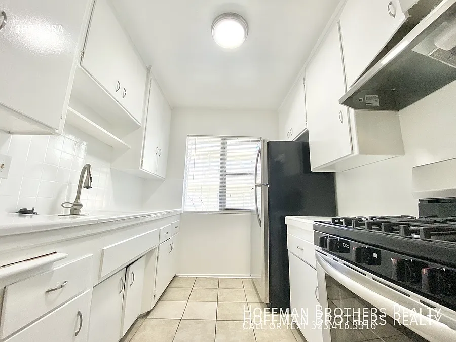 3956 Stevely Ave Los Angeles CA 90008 — Photo 2