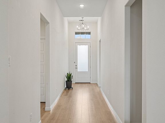 3rd image of 3014 Campbell Dr