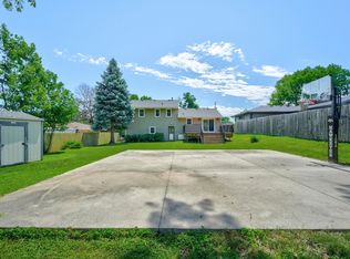 7205 Maple Dr, Urbandale, IA 50322