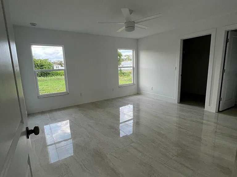 1625 Waneta St SE — Photo 5