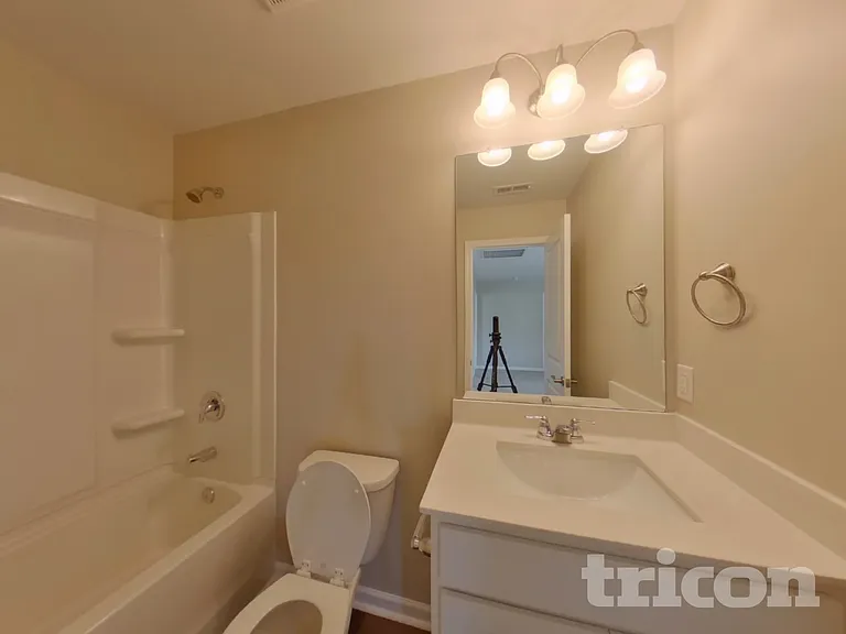 1035 Lonergan Cir — Photo 14