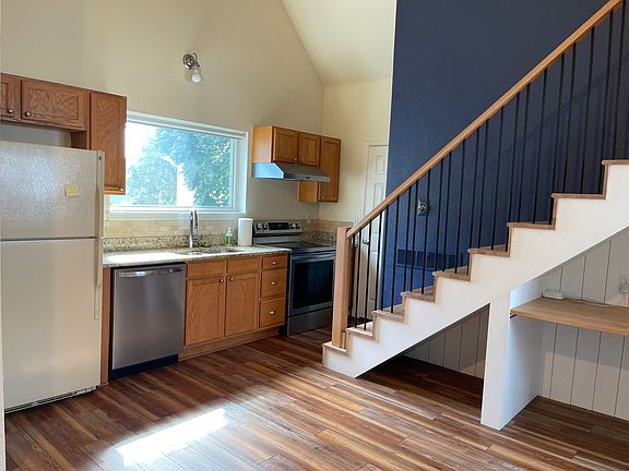 2nd image of 223 Maggie St
