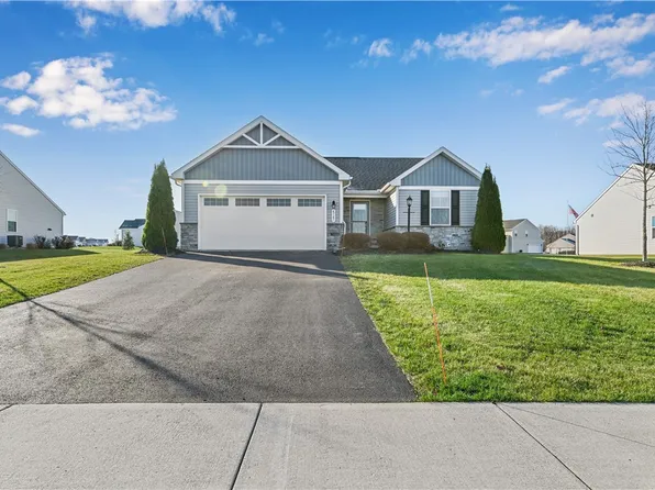 6167 Omega Dr, Farmington, NY 14425