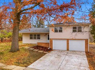 420 Terrace Rd, Iowa City, IA 52245