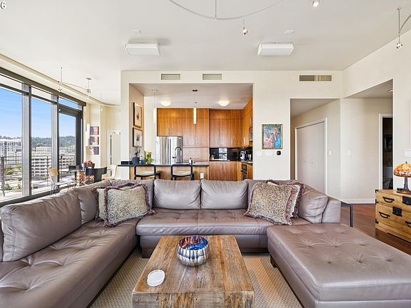 4th image of 922 NW 11th Ave APT 1113