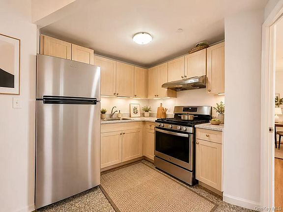 3rd image of 82-15 Queens Boulevard #PH-B