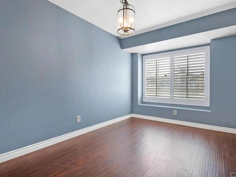 1645 W Victoria St — Photo 29