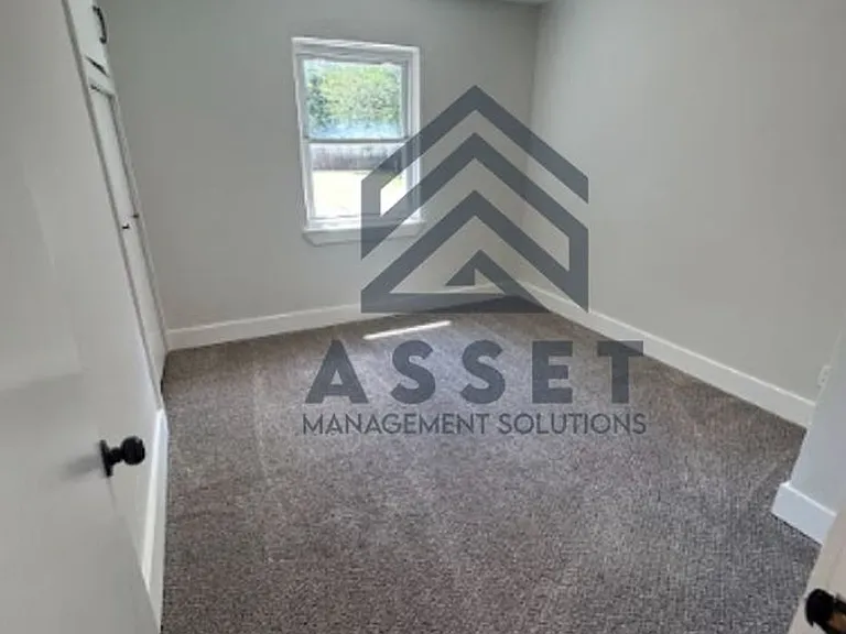 2116 Westchester Dr — Photo 2