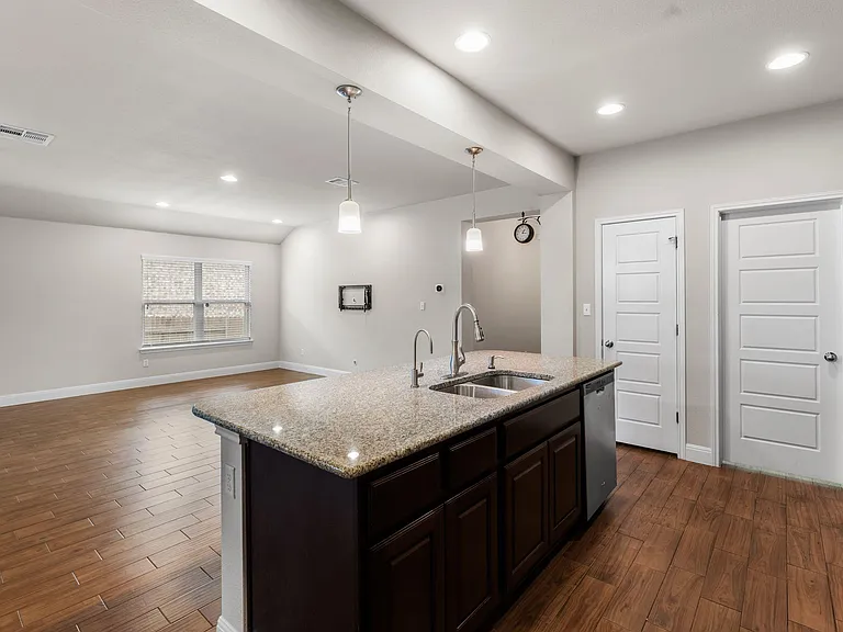 1104 Chad Dr — Photo 13