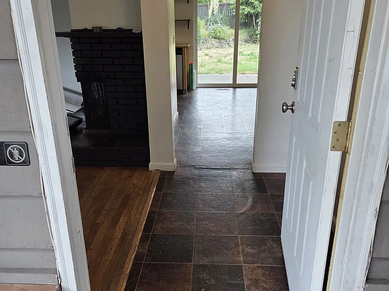 216 Jericho Ave NE — Photo 3