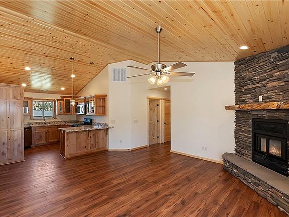 5th image of 832 Willow Ln