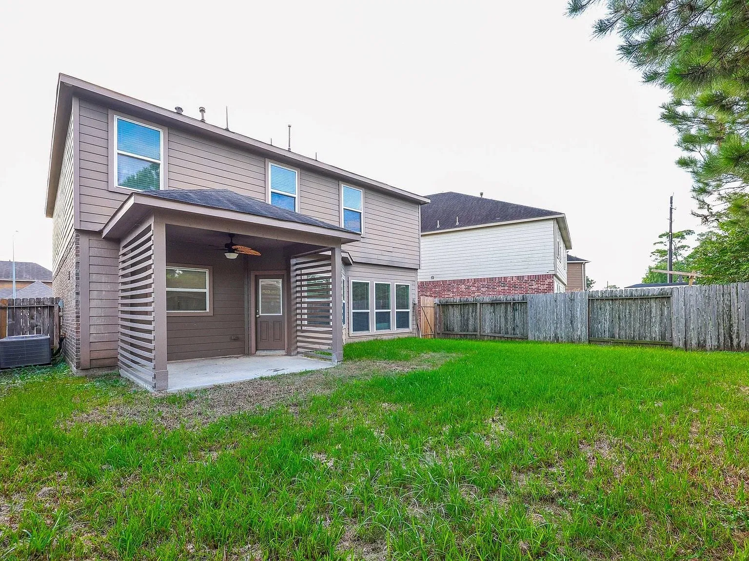 3 bed, 2.5 bath, 2059 sqft, $2,200 — Photo 2