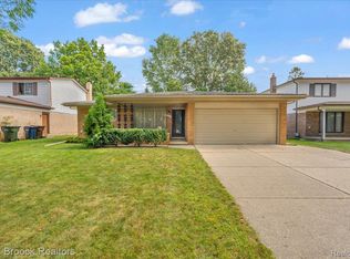 35656 Saxony Dr, Sterling Heights, MI 48310