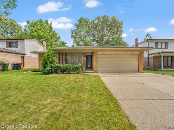 35656 Saxony Dr, Sterling Heights, MI 48310