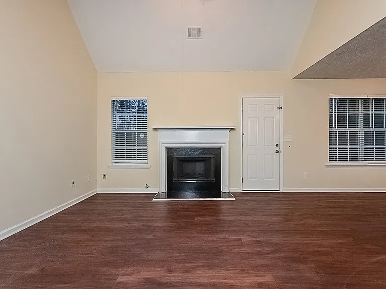 406 Summer Hill Cir — Photo 4