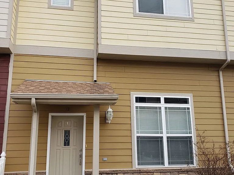 32 Fuller Cir — Photo 1
