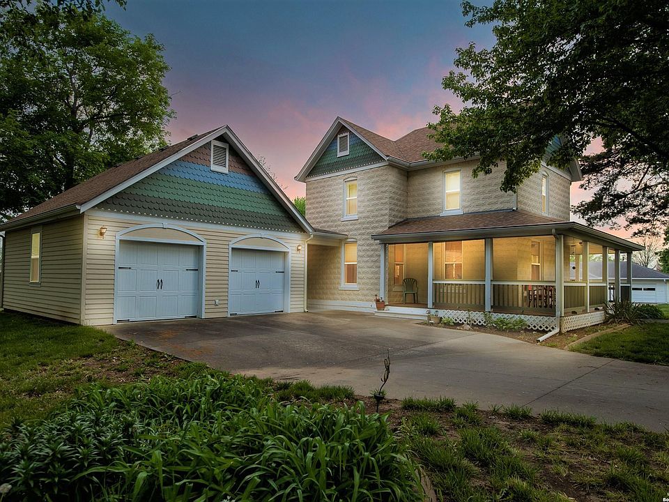 821 Monroe St, Baldwin City, KS 66006 Zillow