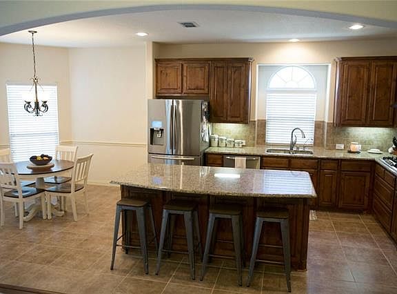 5th image of 1586 N Hills Dr