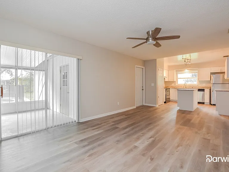 1013 Bradford Dr — Photo 7