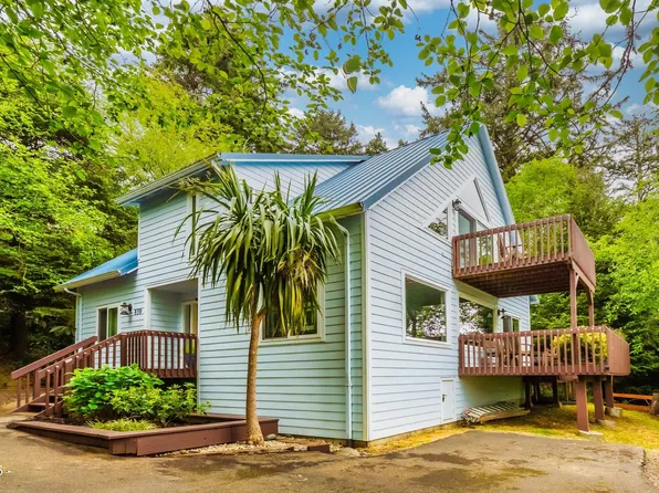 839 SW 50th St, Lincoln City, OR 97367
