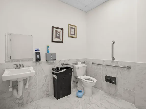 580 Montgomery Street image 2 of 21