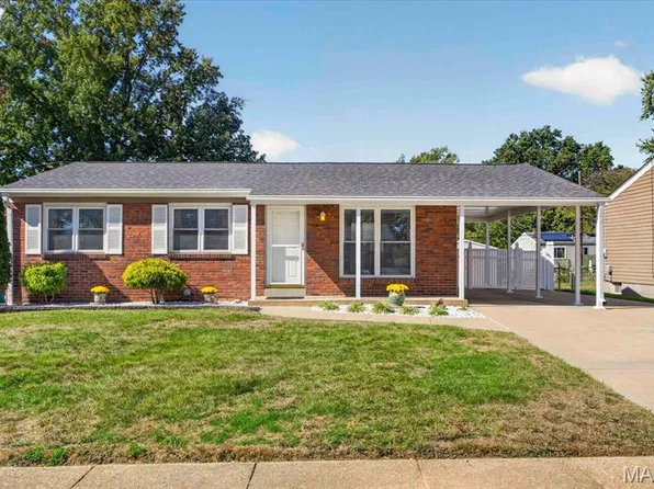 2847 Foxwood Dr, Maryland Heights, MO 63043
