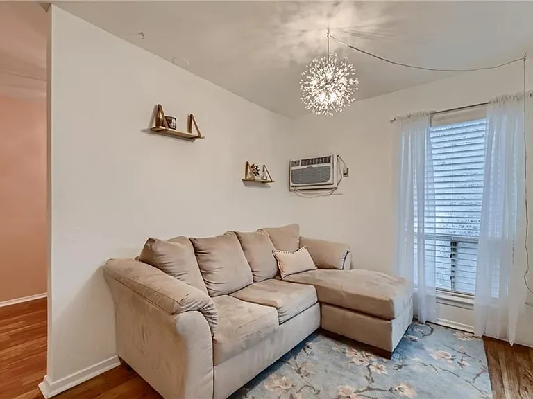 1011 W 23rd St #103 — Photo 6