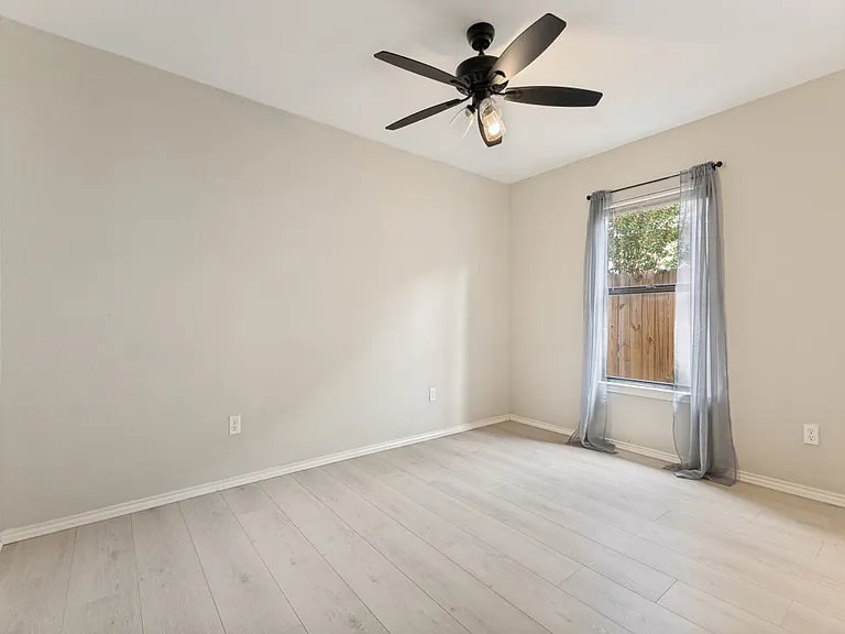 2313 Harvest Glen Ct — Photo 15