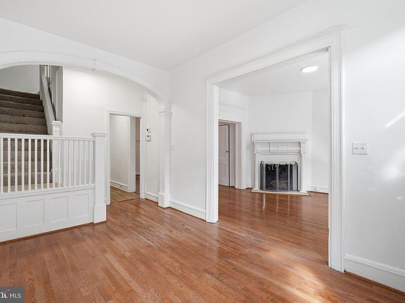 3rd image of 1839 Lamont St NW