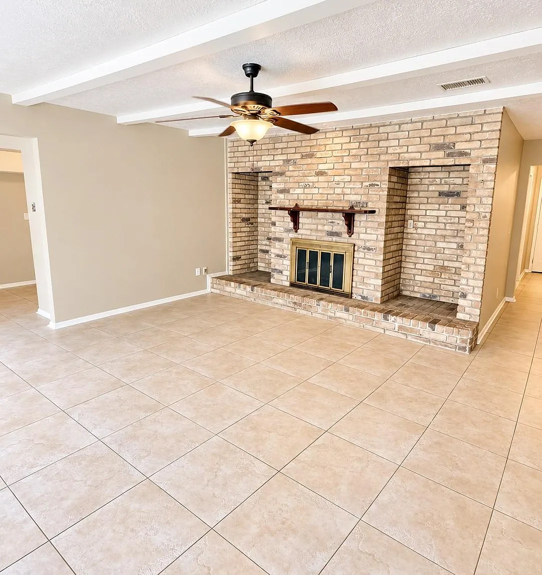4 bed, 2.0 bath, 1732 sqft, $1,800 — Photo 2