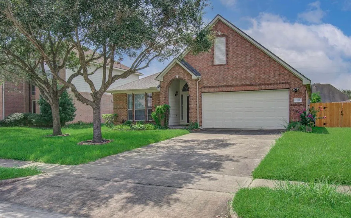 3 bed, 1990 sqft, $2,300 — Photo 2