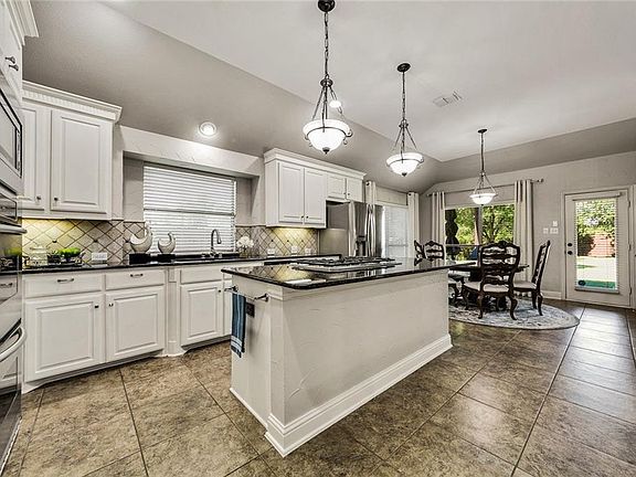 3rd image of 4409 Fairway Dr