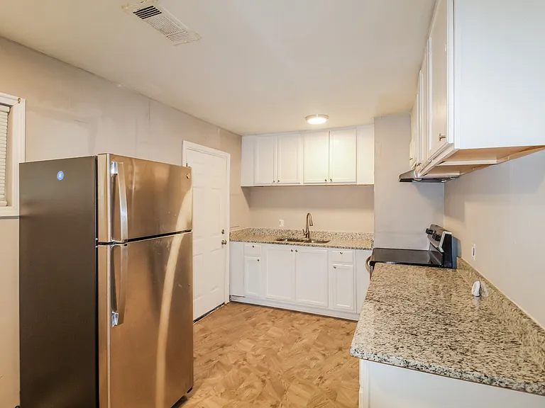 1821650_020_kitchen_13619591.jpg