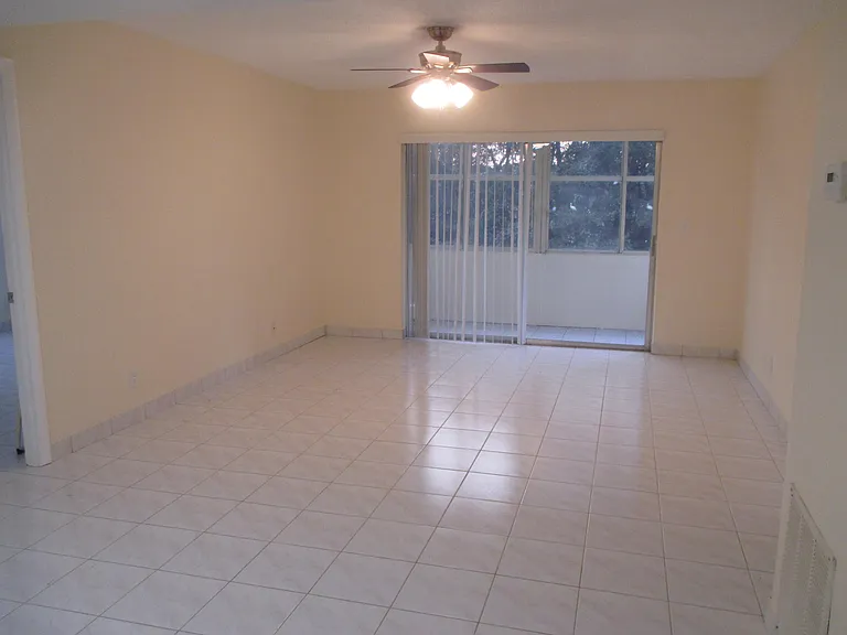 200 Lake Carol Dr — Photo 5