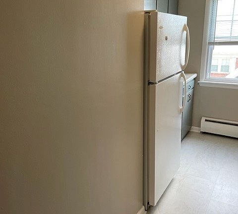 5th image of 915 Country Club Dr APT 3