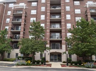 390 W Mahogany Ct UNIT 702, Palatine, IL 60067