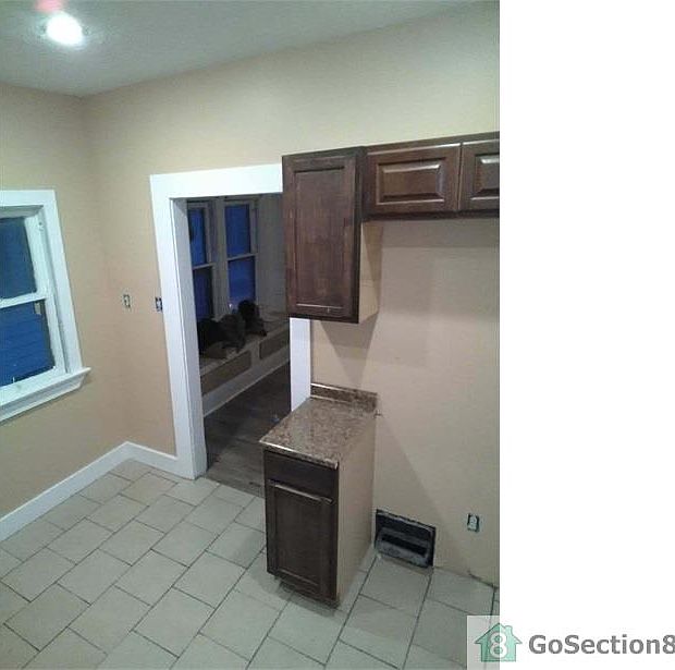 2nd image of 11115 Greenview Ave #Up