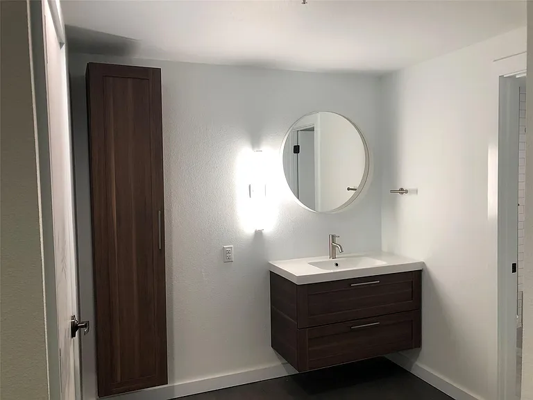 102 E 2nd St #203 — Photo 8