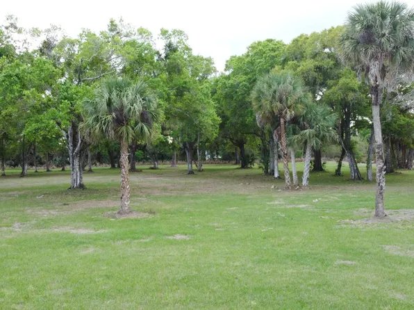 5555 23rd Street SW, Vero Beach, FL 32968