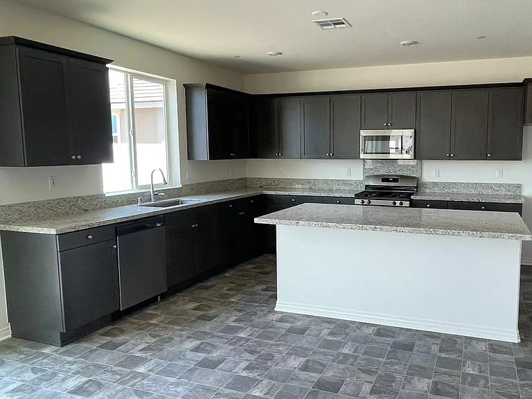 2957 Flagstaff Dr — Photo 2