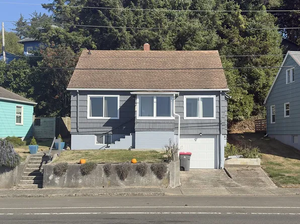 627 W Marine Dr, Astoria, OR 97103