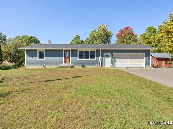 3034 10th St, Wayland, MI 49348