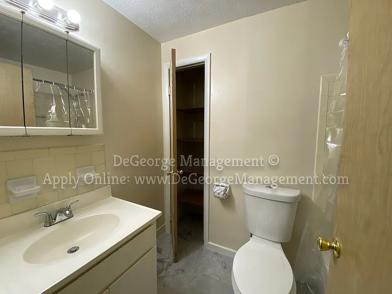 Woodside Court Apartments — Photo 31