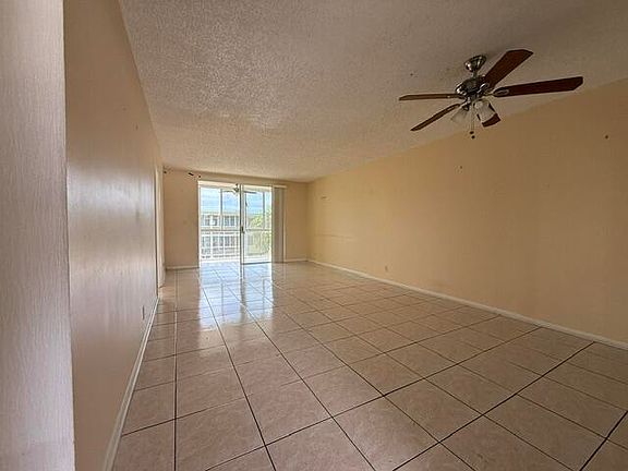 4th image of 6005 Del Lago Circle #305