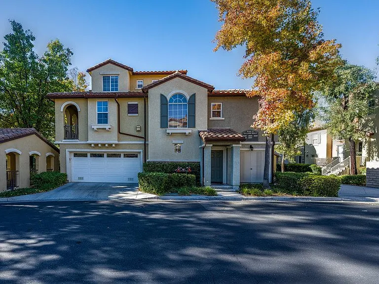 28205 Canterbury Ct — Photo 4